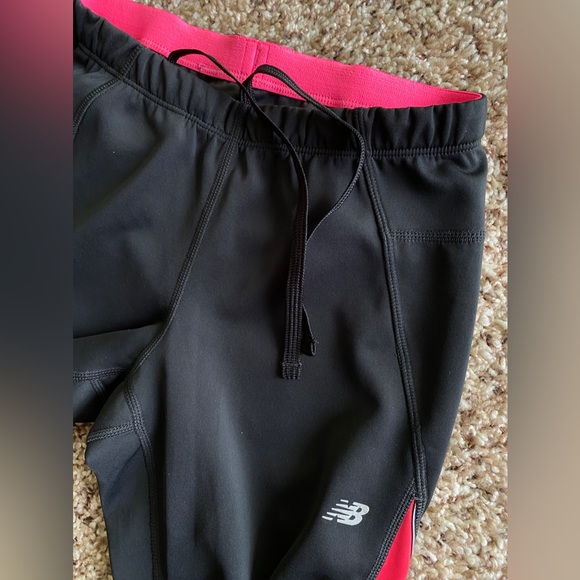 New Balance Lightning Dry Capri Pull On Running X-Small Black Red Leggings - Picture 4 of 11